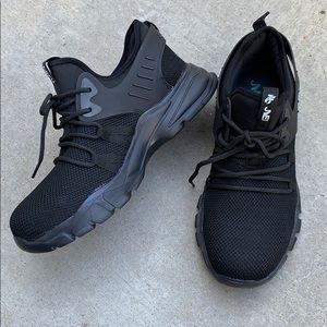 Steel toe safety shoe